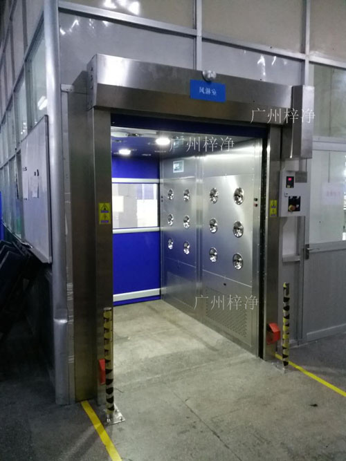 快速卷簾門風淋間圖片側面實拍【前門打開狀態】