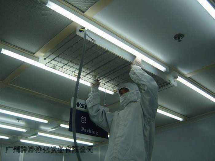 FFU的安裝高度應(yīng)根據(jù)潔凈車間的高度和潔凈度級別要求來定，通常為天花板的0.6至1.0米處。